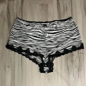 Fredericks of Hollywood lingerie sleep shorts zebra print size 1X